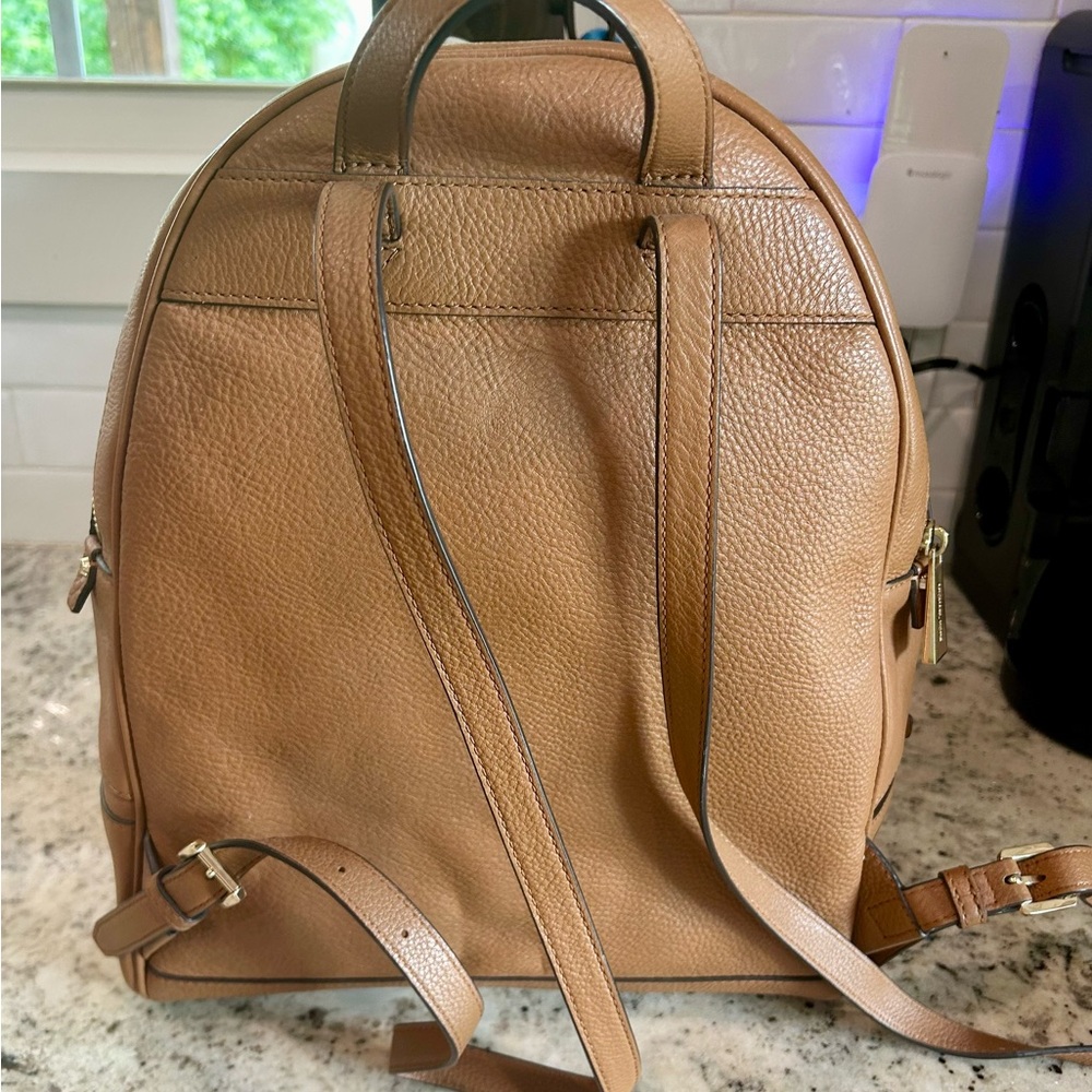 Michael Kors Rhea medium backpack - Picture 2 of 4